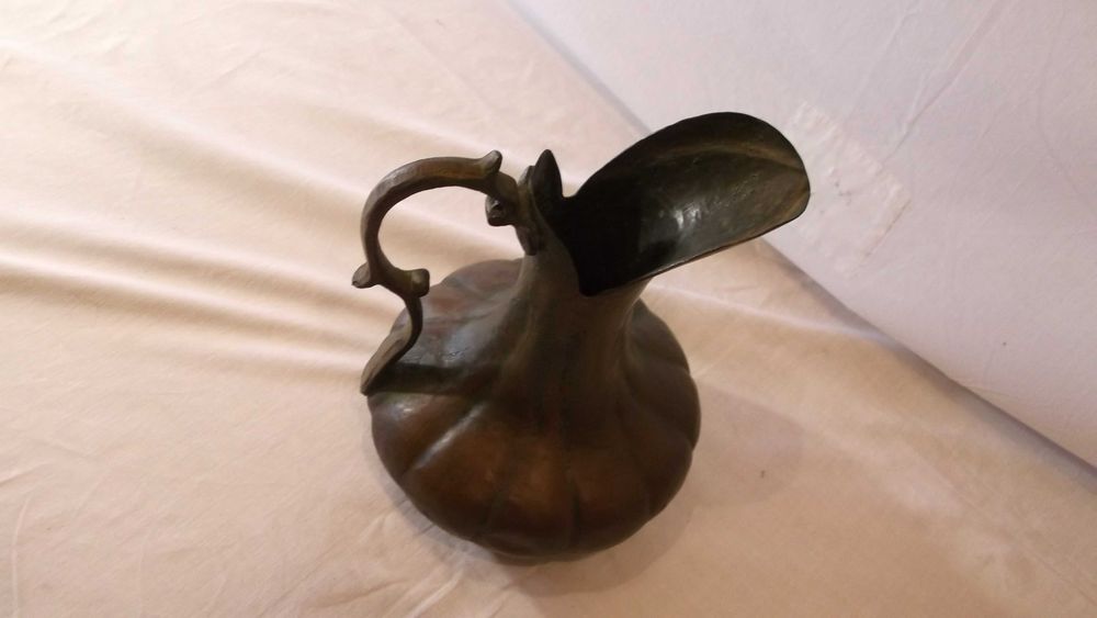 Antigo Jarro Oriental em Cobre