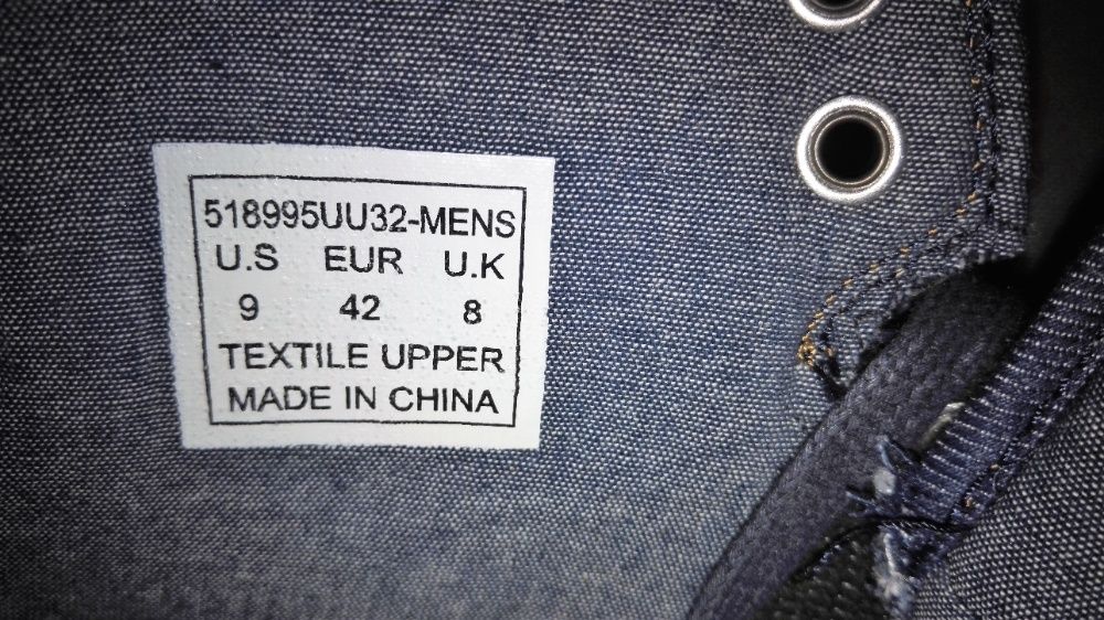 Продам новые оригинальные высокие сникерсы Levis