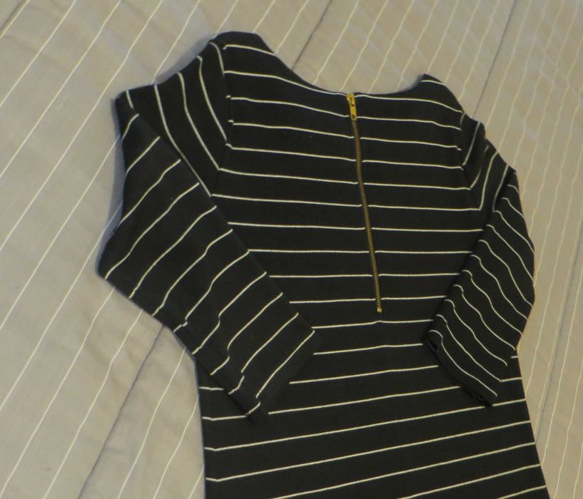 Vestido Marca Villa Clothes - algodão. preto às listas brancas  Tam. S