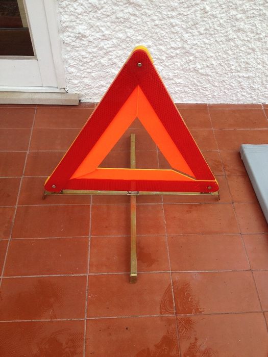 Triangulo de sinalização auto