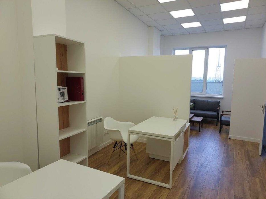 Оренда офісу з меблями в БЦ на Подолі (55 м2)