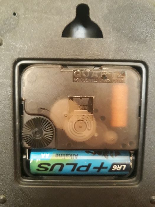 Часы кварцевые настенные