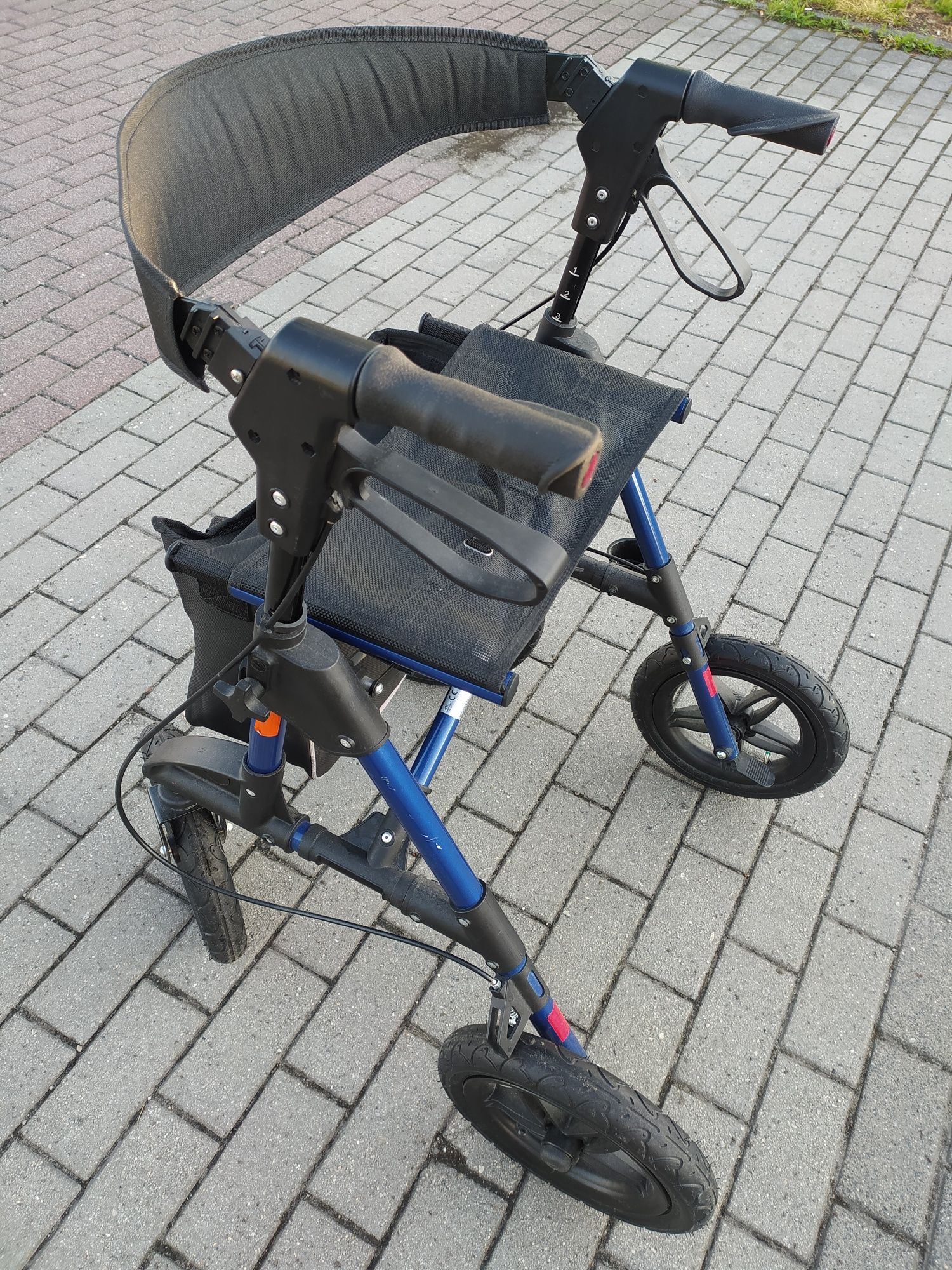 Balkonik na pompowanych kołch, rolator, chodzik inwalidzki