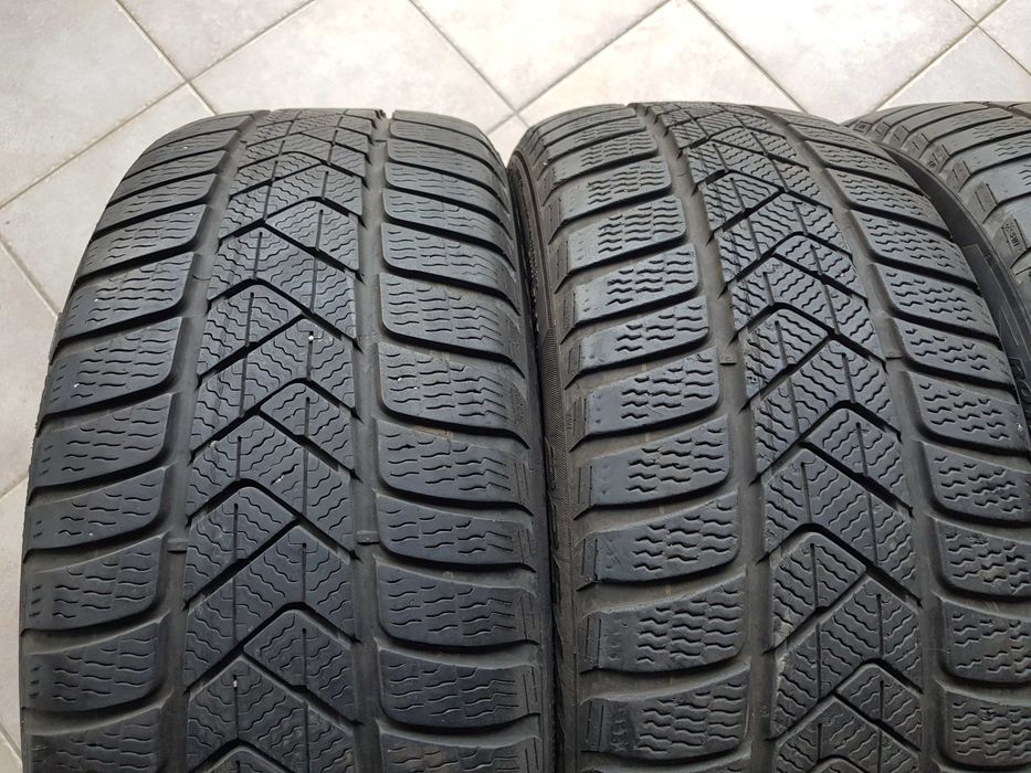 Opony zimowe Pirelli 225/45/17 R17 5,5-6mm 2018 komplet RUN FLAT BMW