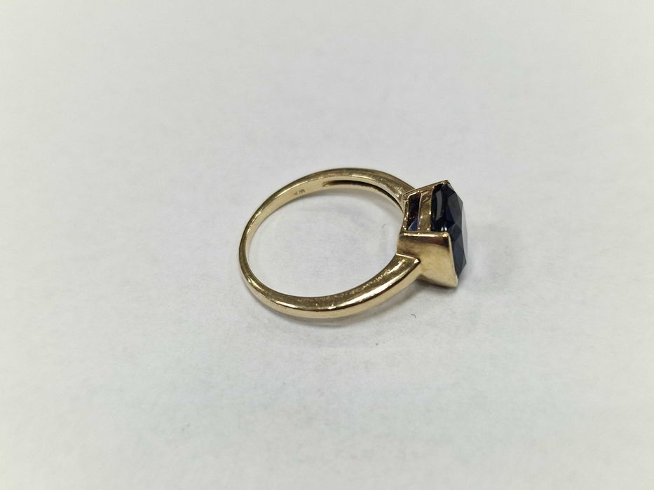 Złoty pierścionek damski/ 375/ 2.45 gram/ R9/ Szafir/ od W.KRUK