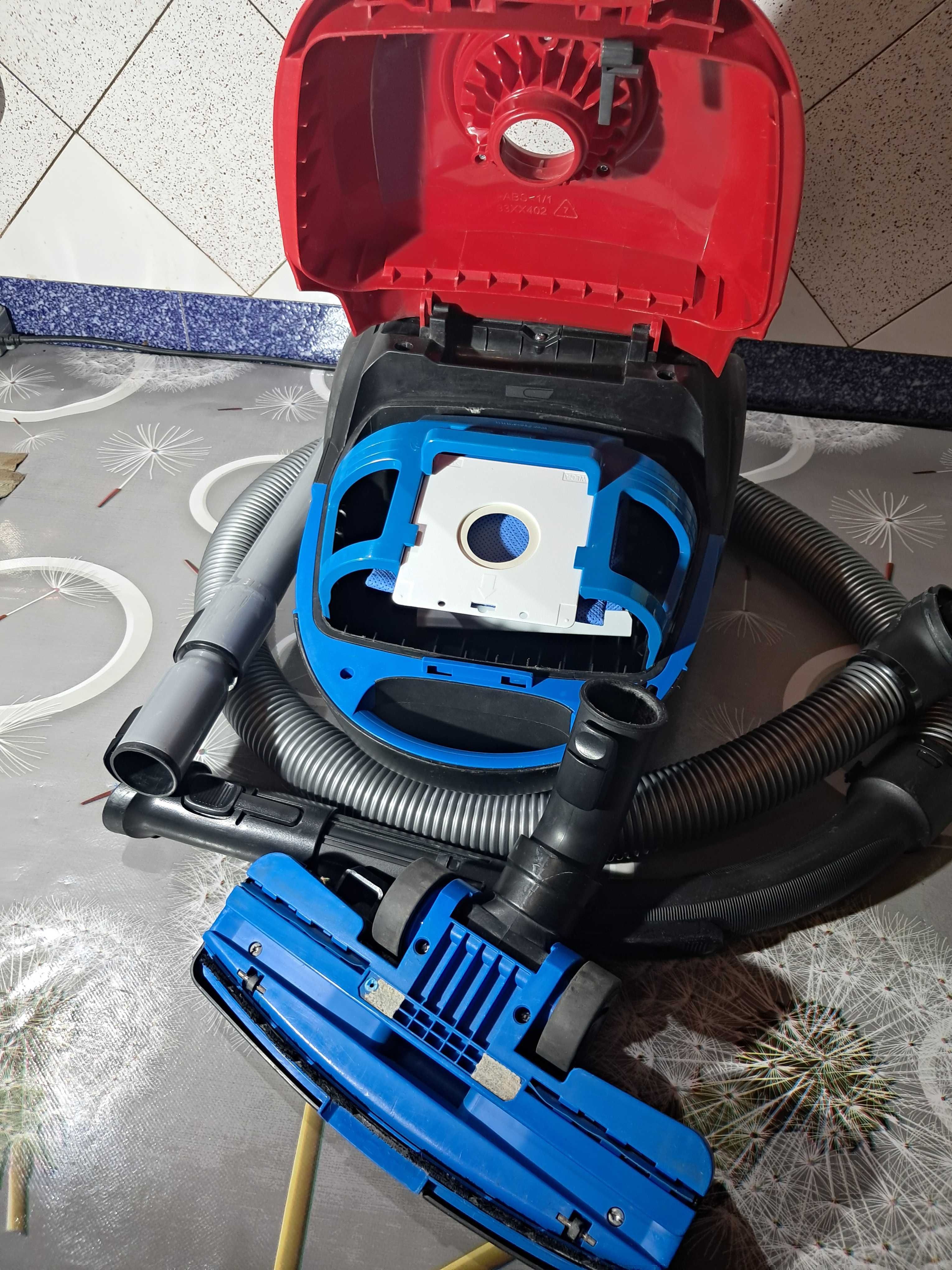 пылесос PHILIPS 2000 вт. с многоразовым мешком