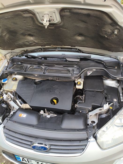 Продам FORD C-MAX 2010 года 1.8 дизель