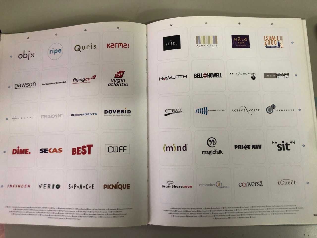 Logo Lounge: 2000 международных брендов от ведущих дизайнеров.