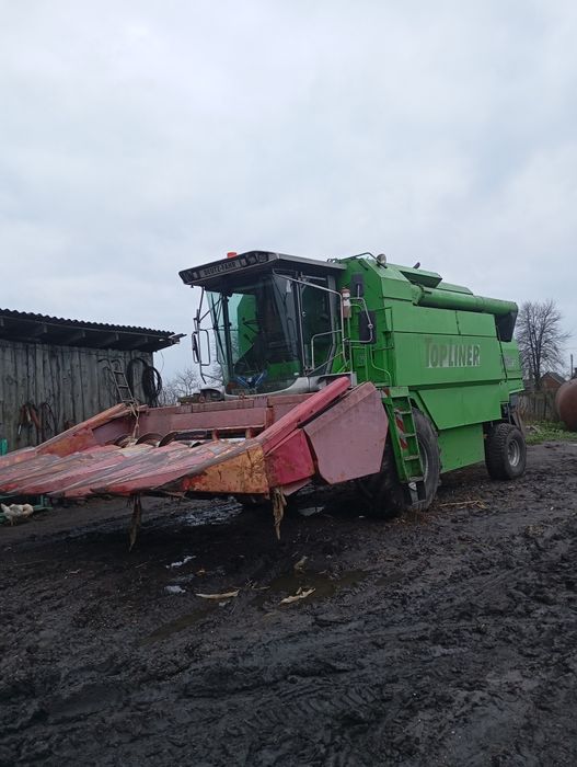 Зернозбиральний комбайн.