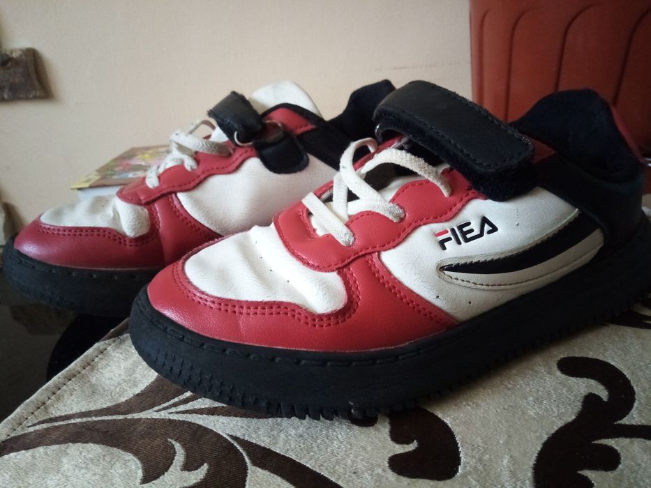 Кроссівки, розмір 33.