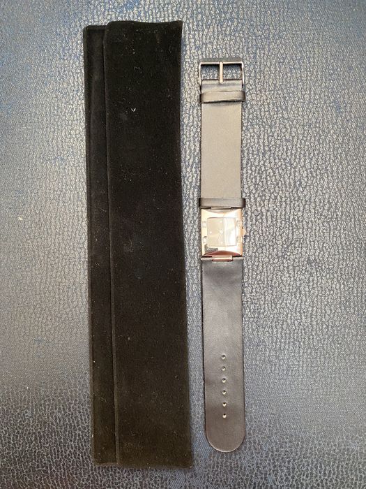 Продам нові наручні годинники  АVON і біжутерію