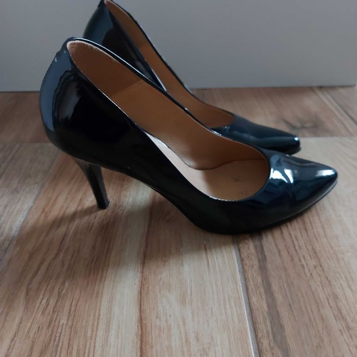 Buty szpilki skóra granatowe czółenka z połyskiem lakierki eska 38
