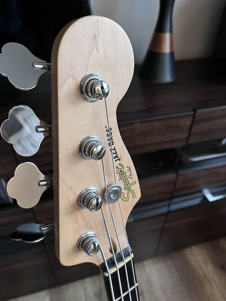 Squier  jazz bass deluxe by Fender