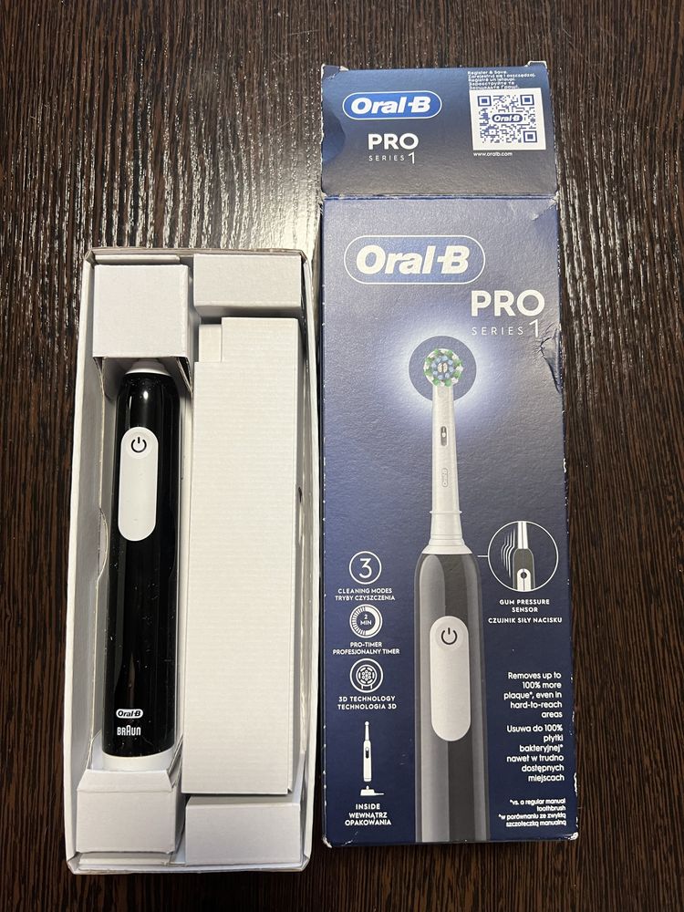 Зубная щетка Braun Oral-B Pro Series 1 Черная