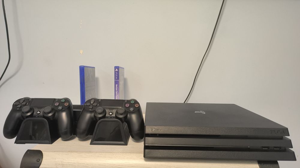 Playstation 4 Pro (з дисководом)
