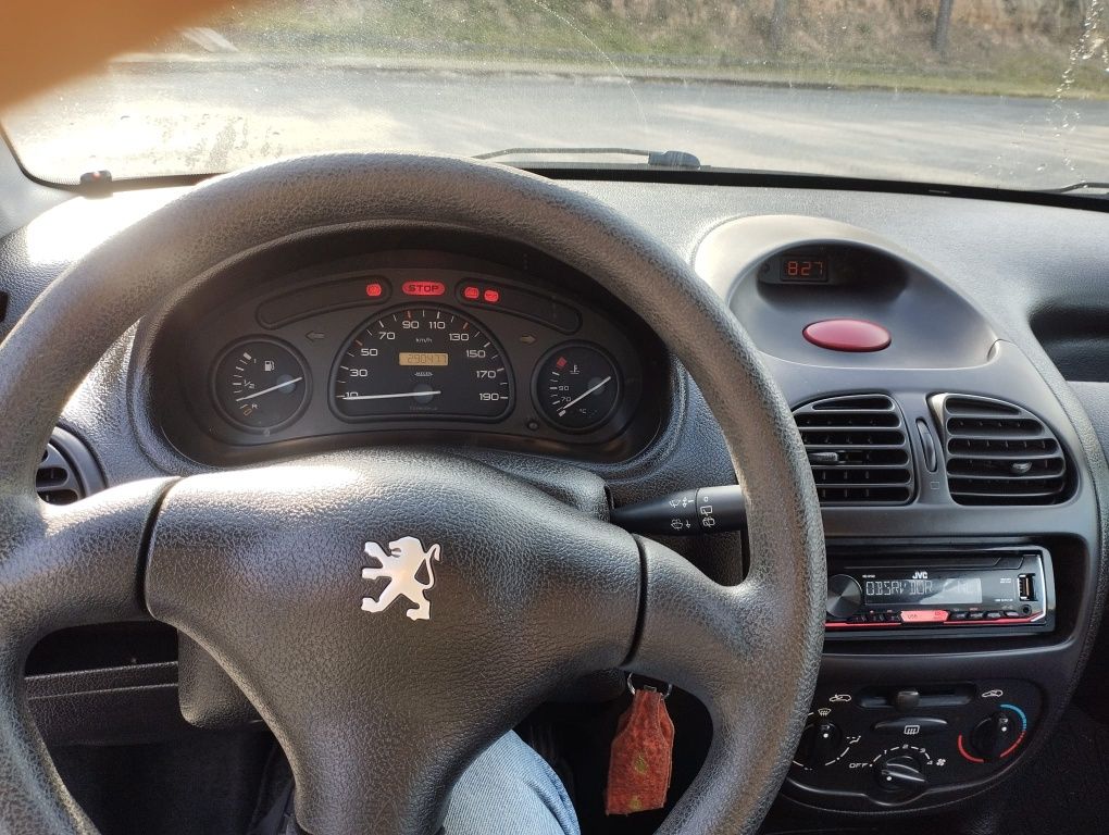 Peugeot 206 COMERCIAL com motor 1.9 Diesel.