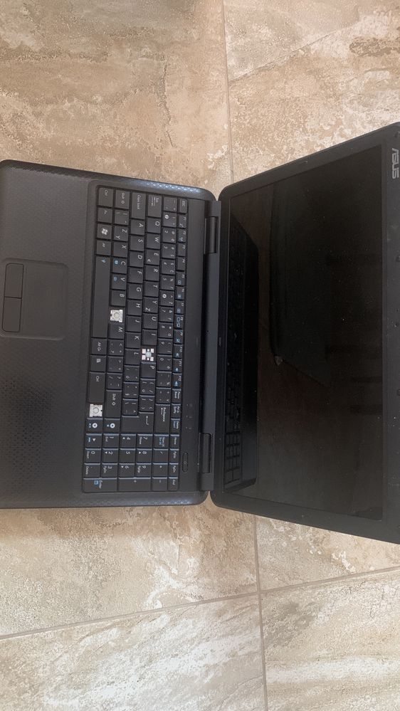 Ноутбук asus на запчастини.