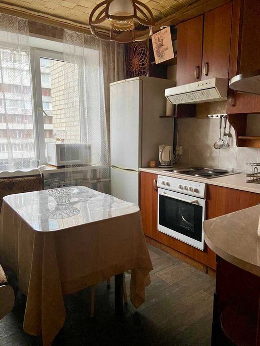 Здам 2-кімн. кв., пл. 700-річчя, мебльована