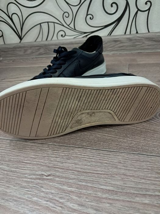 Кеди Nike темно-синього кольору 39 розмір