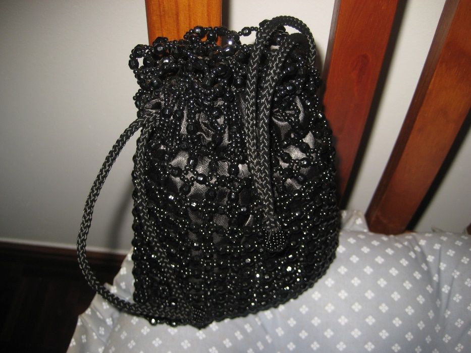 Mala preta missangas p/ombro ou mão(NOVA)