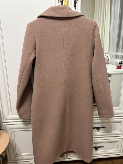 Пальто жіноче.