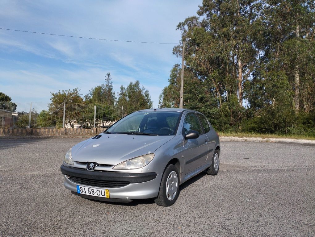 Peugeot 206 COMERCIAL com motor 1.9 Diesel.