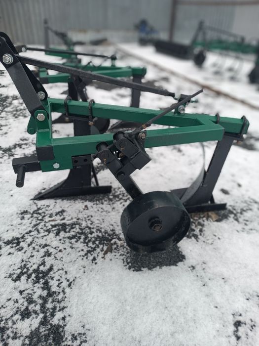 Продам плуг лемішний 2*20 тракторний.