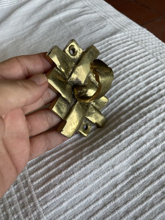 Cabide parede (em latão?)