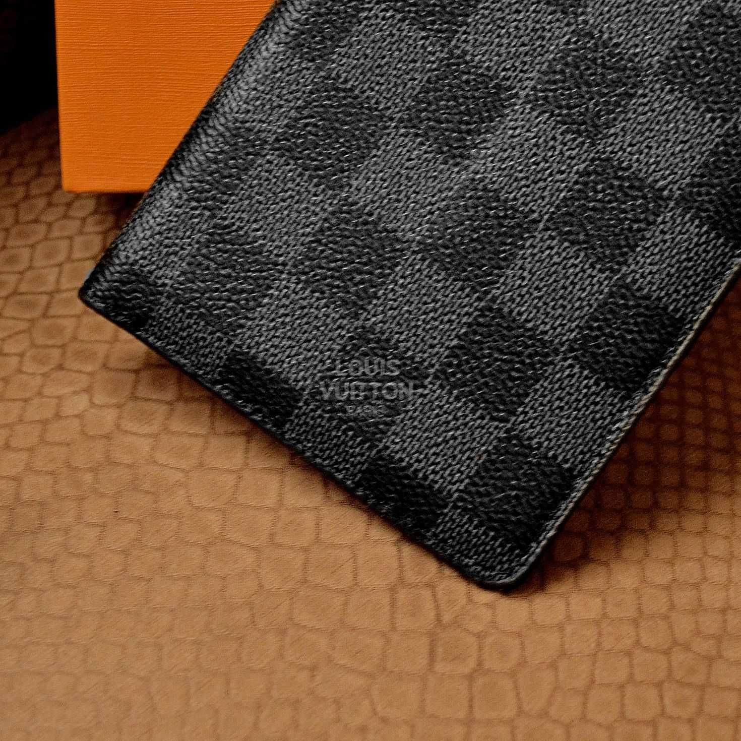 Обложка для паспорта Louis Vuitton для документов загранпаспорт