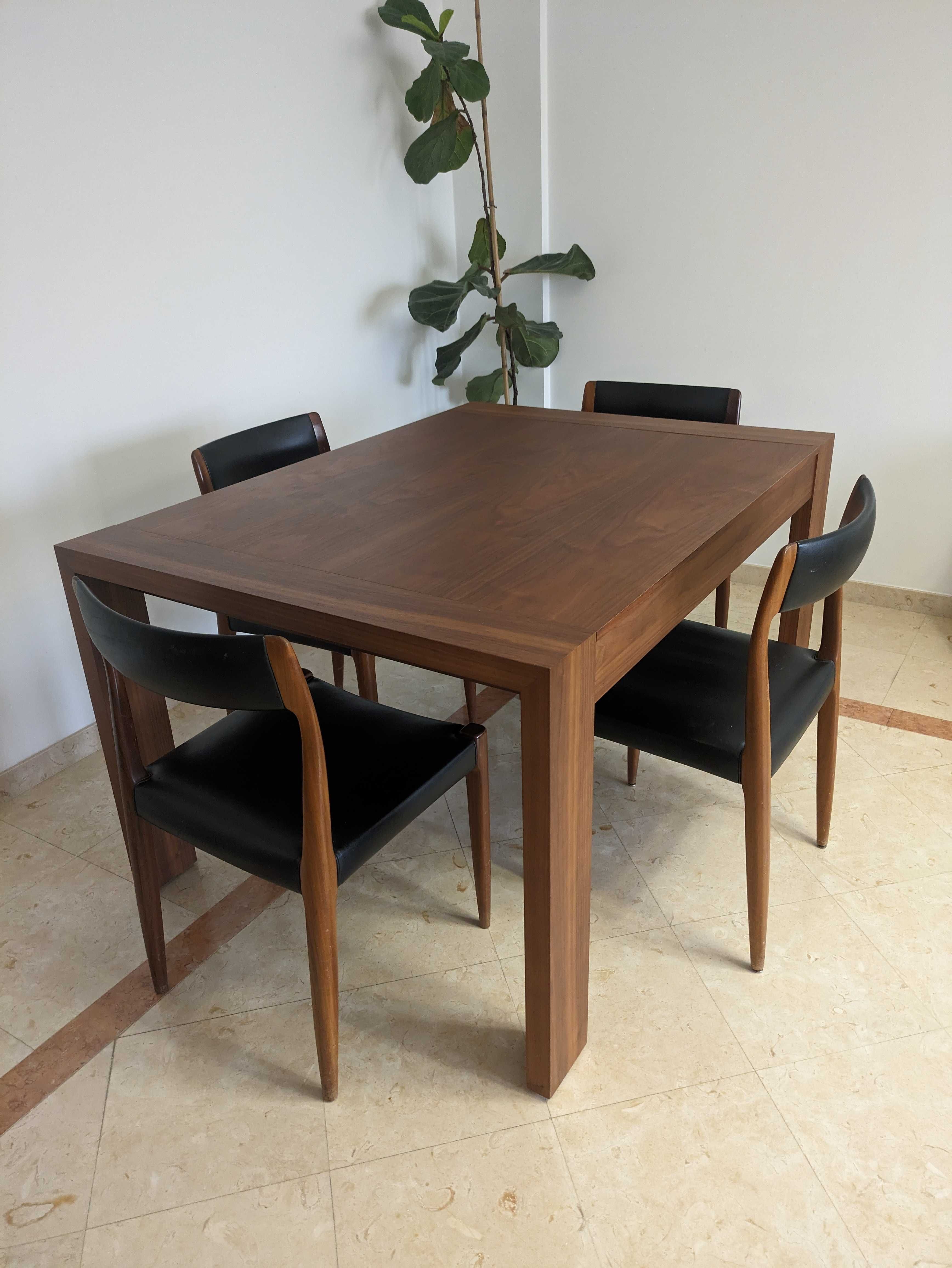 Mesa de jantar extensível nogueira
