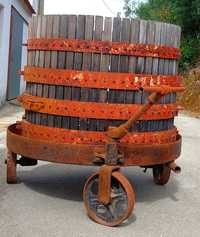 Carros de prensa antiga de uvas