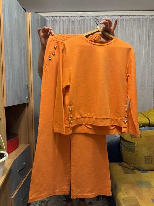 Продам костюм брючный