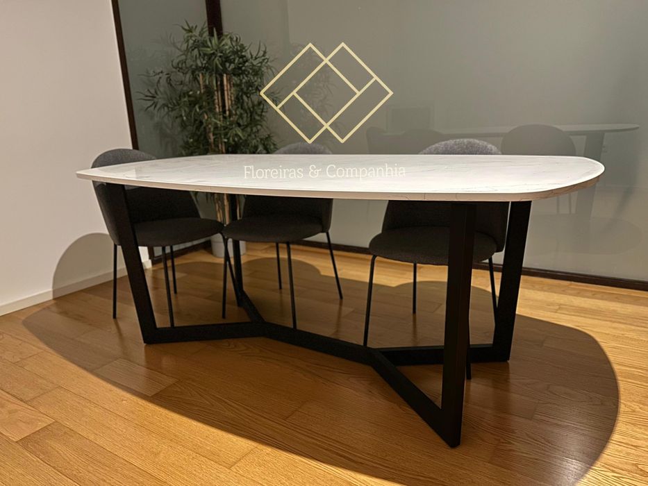 Mobiliário e decoração em metal