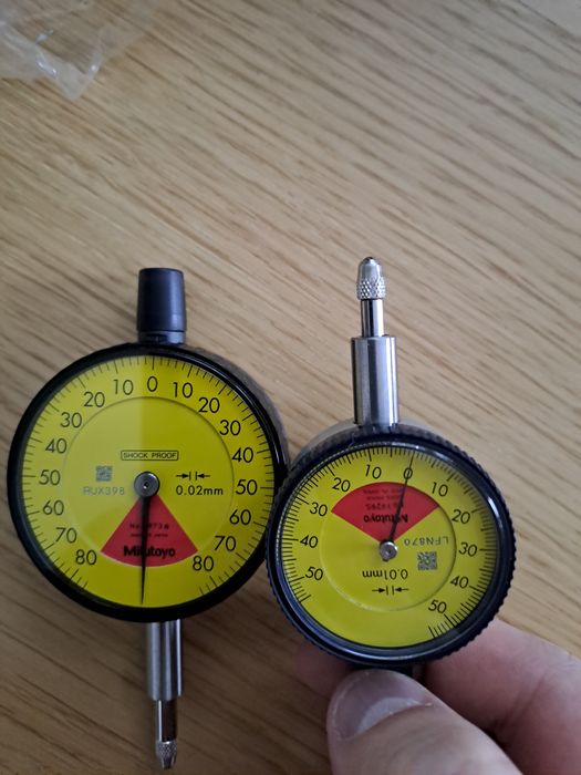 Precyzyjne czujniki zegarowe jednoobrotowy 0.01 mm Holex MITUTOYO