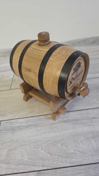 Dębowa beczka na alkohol