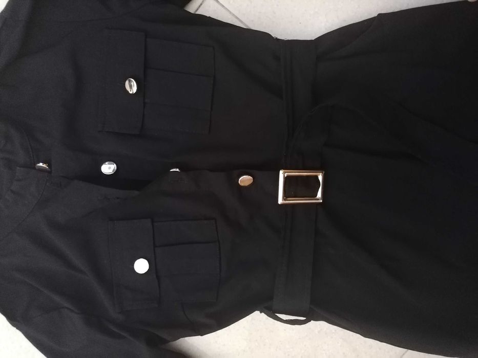 Vestido preto com botões dourados, novo