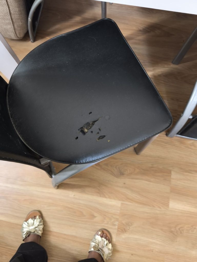 Conjunto de mesa com cadeiras
