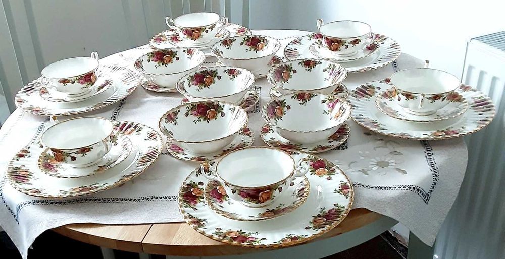 Обідній сервіз Royal Albert Old Country Roses на шістьох осіб