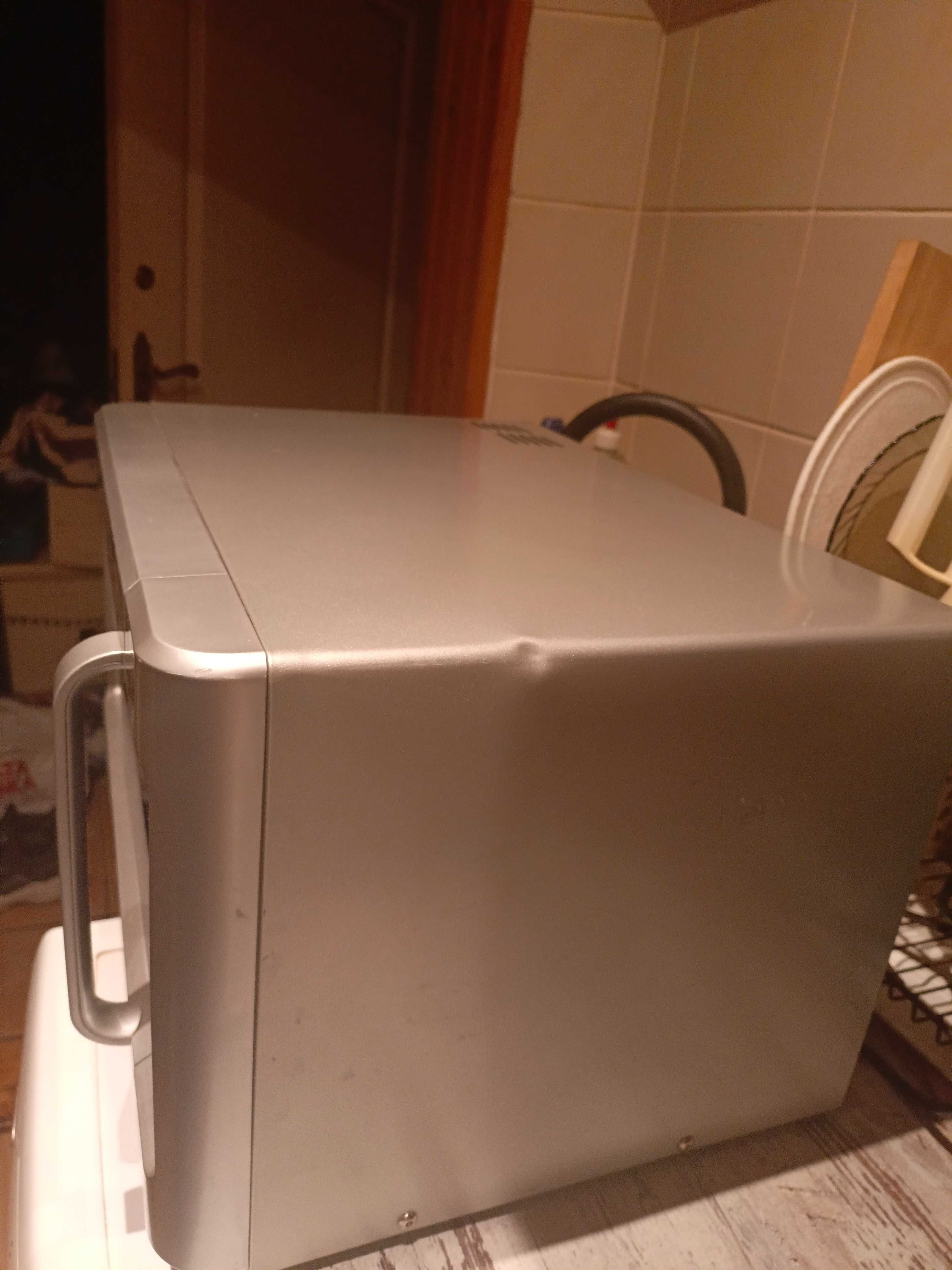 Kuchenka mikrofalowa wolnostojąca Elektrolux EMS 2841 S