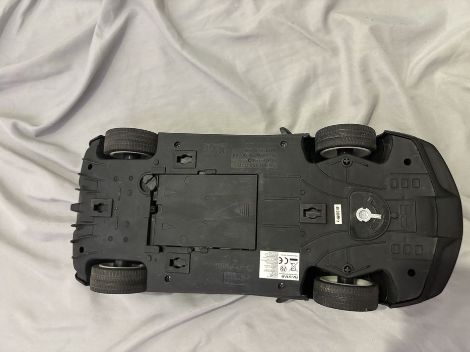 Samochodzik ferrari na pilot