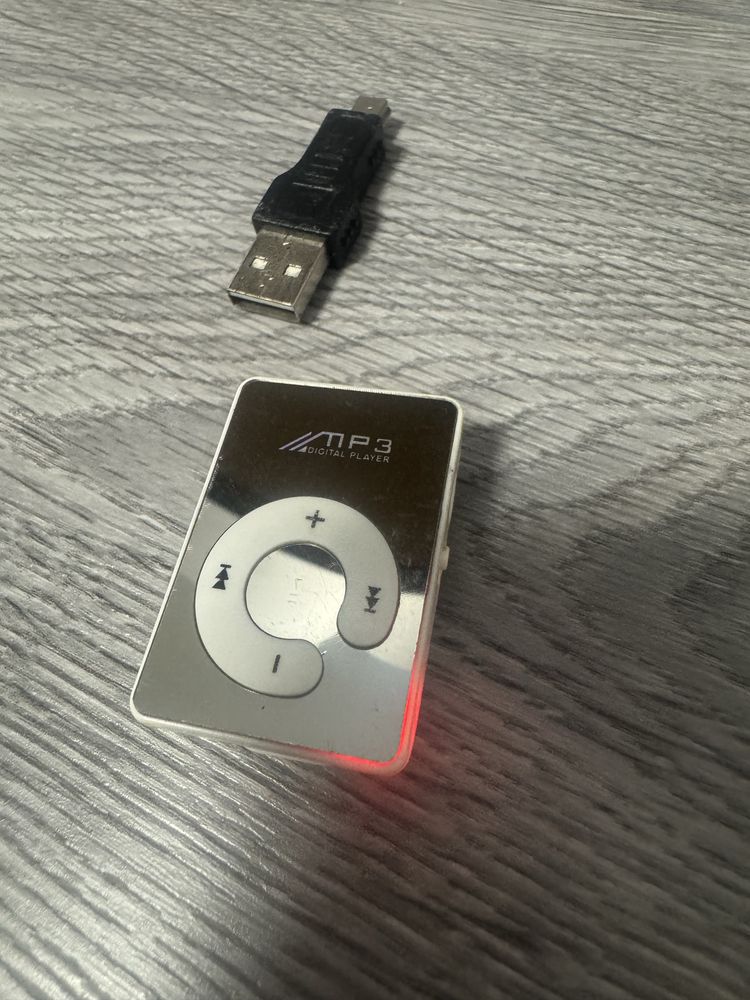 Білий MP3  плеєр