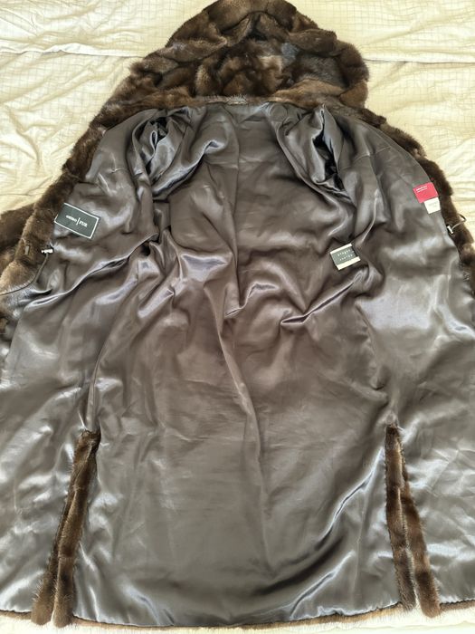 Норкова шубка з капюшоном