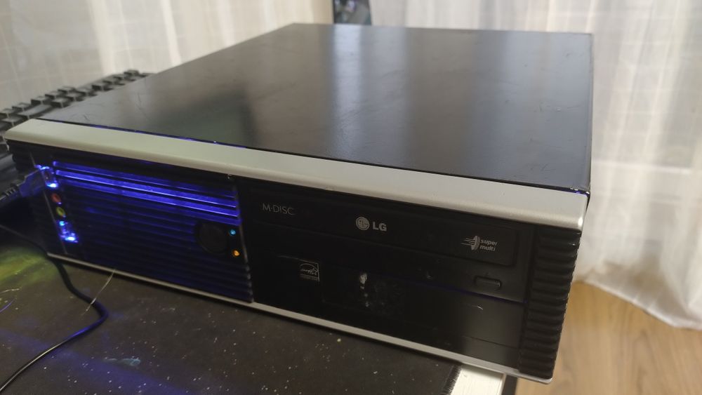 Obudowa PC SFF 2xUSB3,0 2xUSB2,0 audio z zasilaczem 320V , DVD i LED