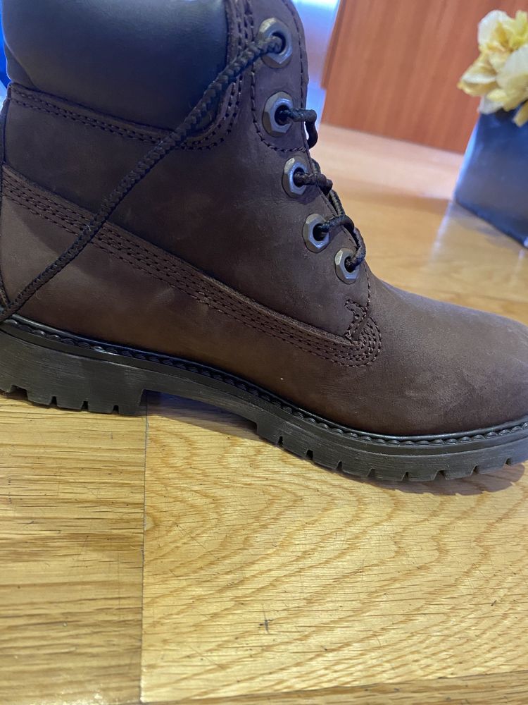 Botas castanhas 34 como novas
