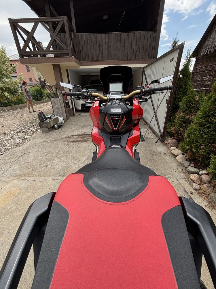 Zadbana doinwestowana honda xadv