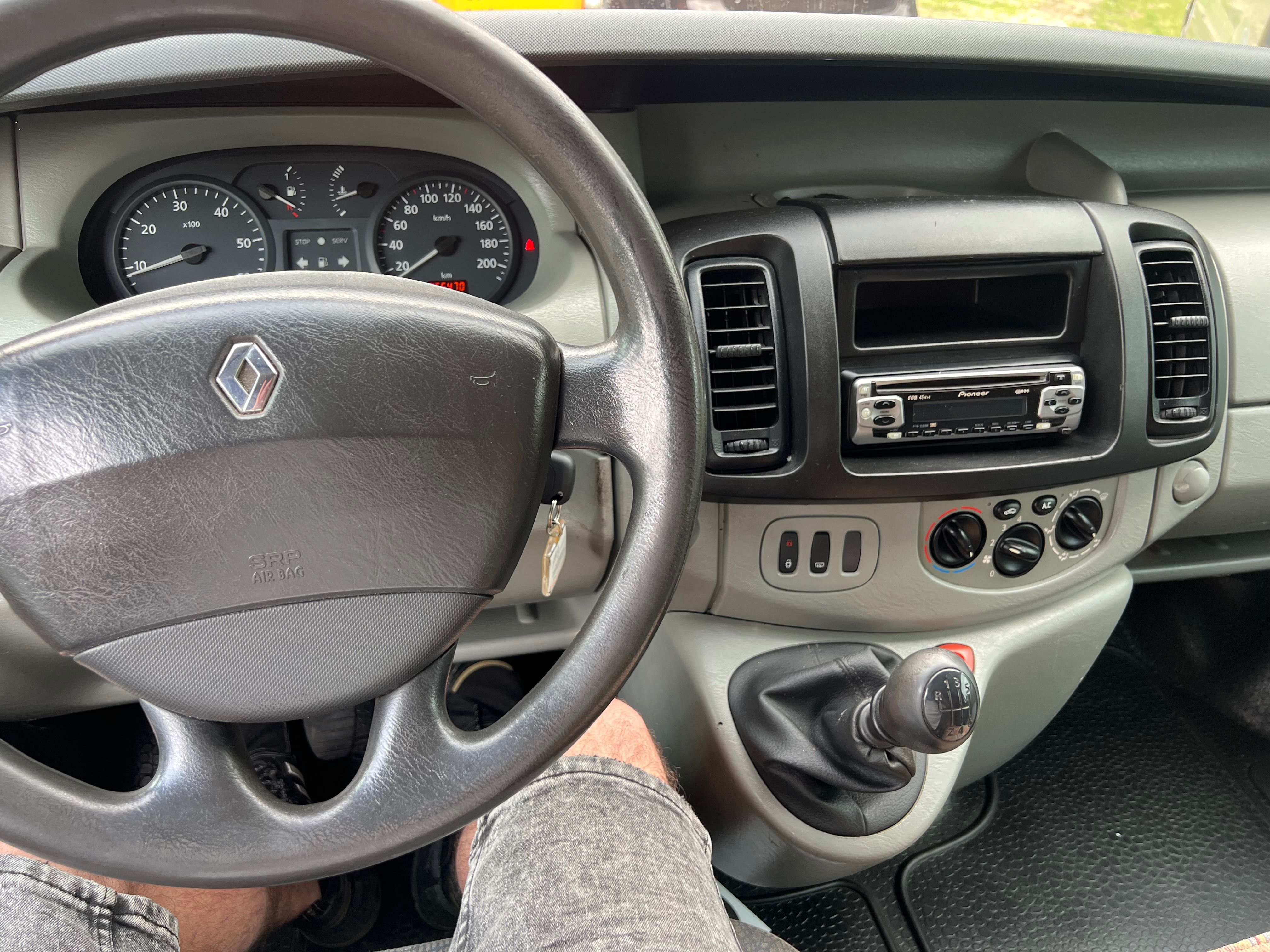 Renault Trafic 1,9dti klima 6 biegów
