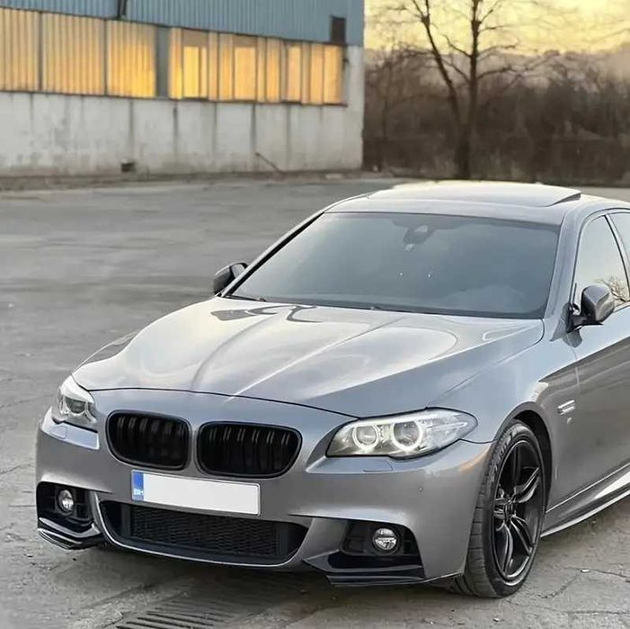 Клыки на передний бампер / Сплиттер BMW F10 F11 черный глянец