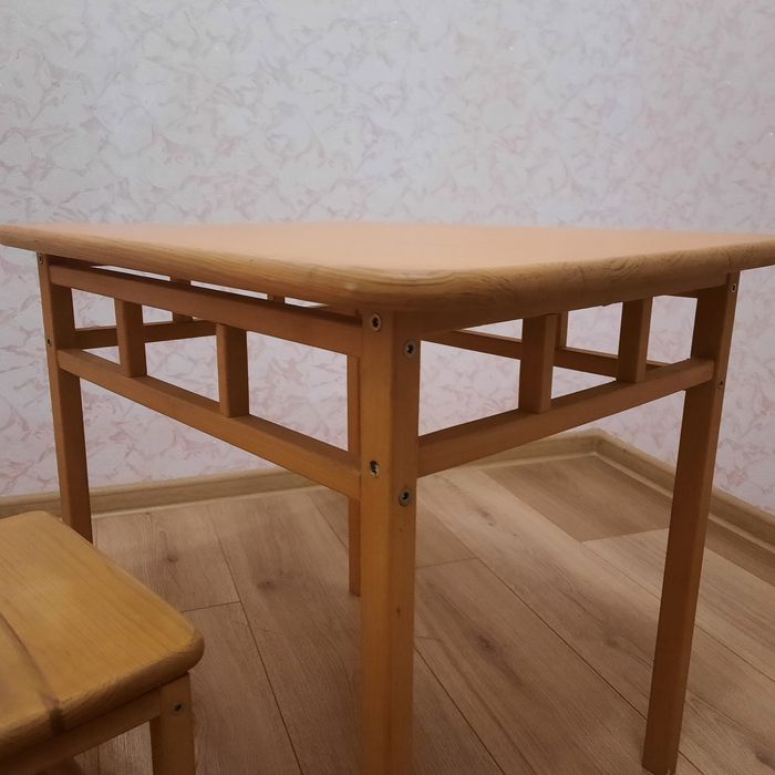 Дитячий стіл та стілець