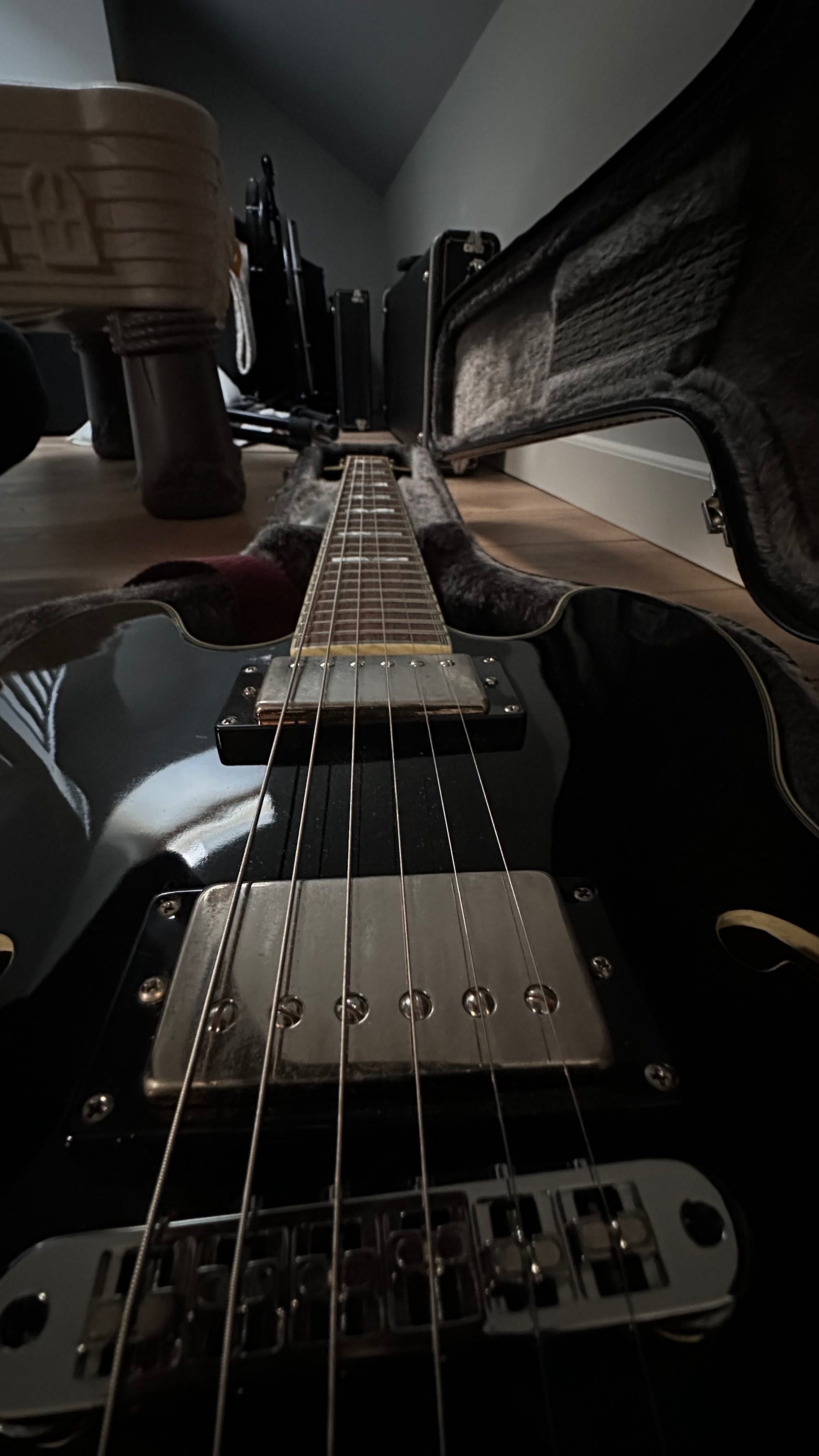 Epiphone Sheraton II z Fishman piezo powerbridge
