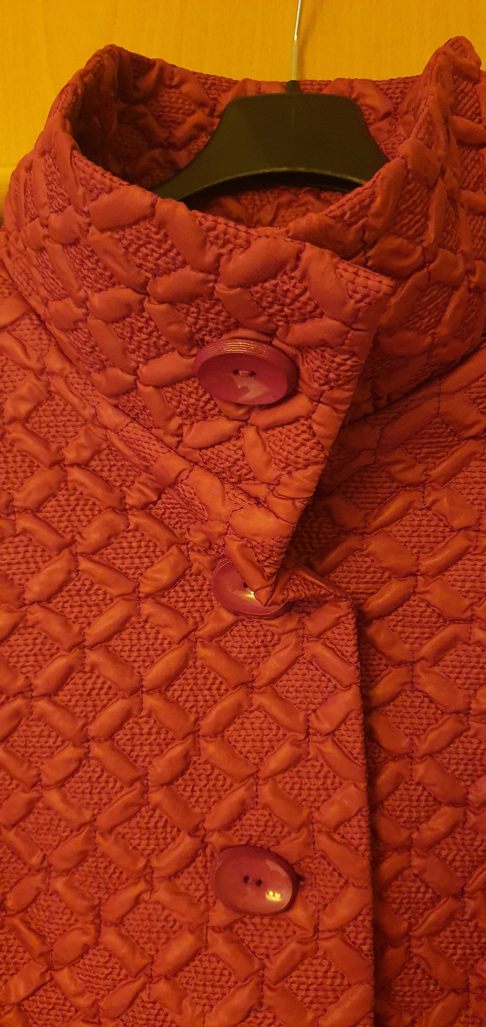 Malinowy płaszcz pikowany typ Chanelka - nowy, od projektanta